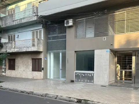 Colon al 1800. Local comercial