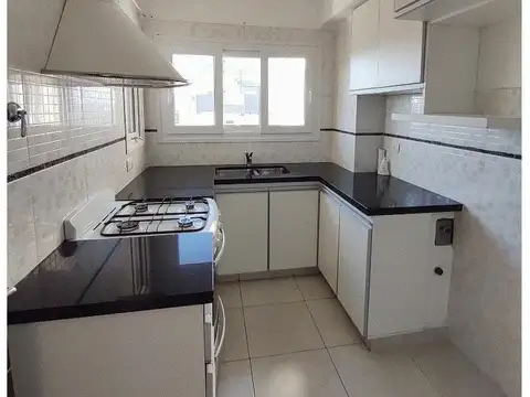Departamento en Alquiler en Villa Ballester, $ 710.000