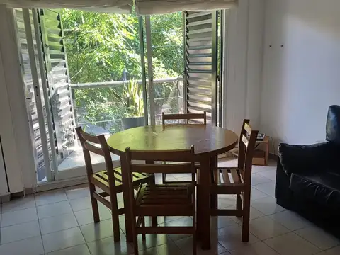 Alquilo Temporario en San Telmo. Departamento de 1 ambiente dividido, al frente. 2 PAX