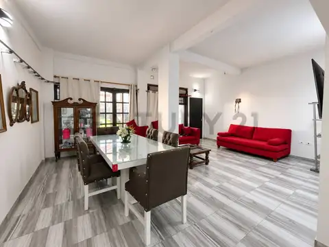 Venta de casa con quincho y pileta - San Miguel