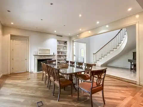Casa 12 ambientes con 5 baños