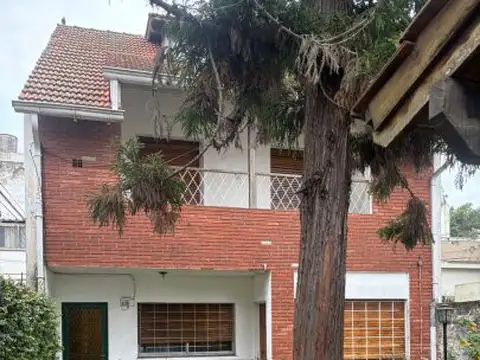 Casa 6 ambientes con 2 baños