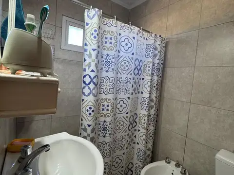 SE VENDE CASA QUINTA DOS DORMITORIOS Y PILETA