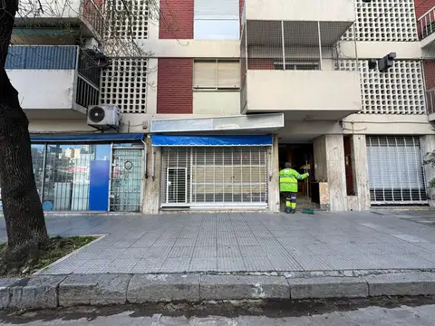Fray Cayetano Rodriguez y Av. Gaona - Excelente Local - Venta - Flores