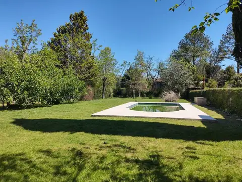 Venta Quinta 2 Dormitorios La Plata Piscina Parrilla Parque