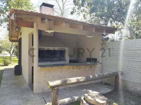 Venta Quinta 2 Dormitorios La Plata Piscina Parrilla Parque