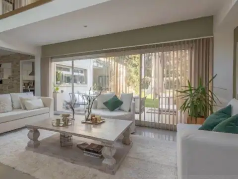 Casa en Alquiler en El Portillo, USD 2.500