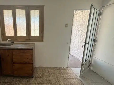 Casa 2 ambientes con 1 baño