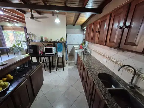 Casa 5 ambientes con 2 baños