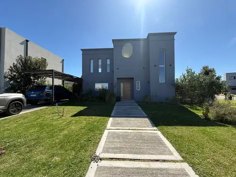 VENTA CASA 5 AMB. CENTRAL BARRIO SAN RAMON. PILAR