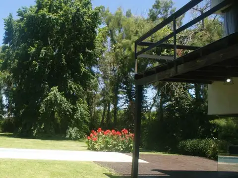 Casa en Venta con 4 cocheras