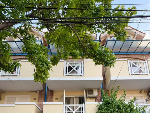 DEPARTAMENTO EN ALQUILER CON COCHERA CUBIERTA Y BALCÓN – ACASSUSO