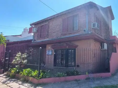 VENTA CASA 4 DORMITORIOS, LOS POLVORINES CENTRO