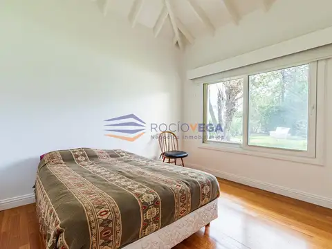 Casa en Alquiler con 2 cocheras