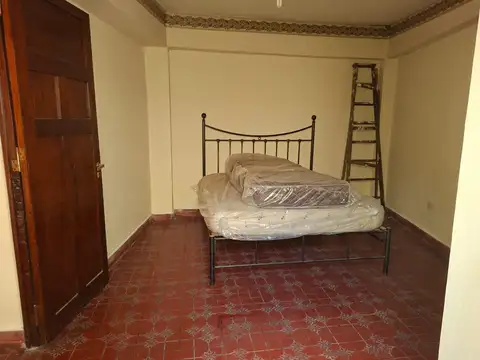 Casa 8 ambientes con 2 baños