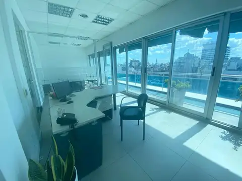 Oficina en Alquiler con 1 cochera