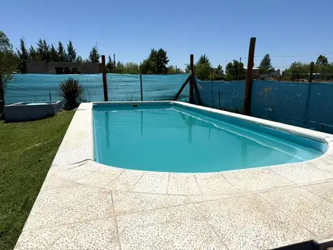 Casa quinta 2 lotes con quincho y pileta en venta