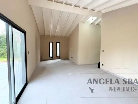 Hermosa Casa en Barrio parque Exaltacion.