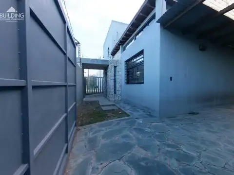 casa en venta-villa Castell- 3 dormitorios-Pileta- quincho-cochera -galeria