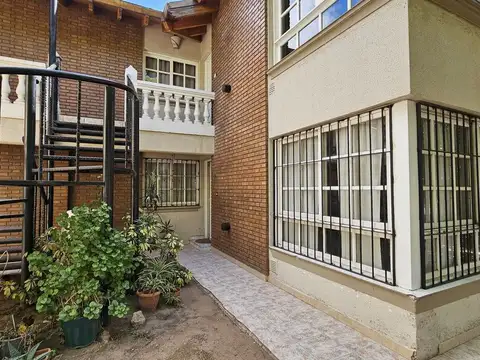 VENTA departamento amplio y luminoso, B°Santa Ana