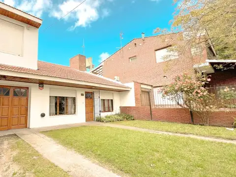 venta casa 4 ambientes + departamento  Los Pinares