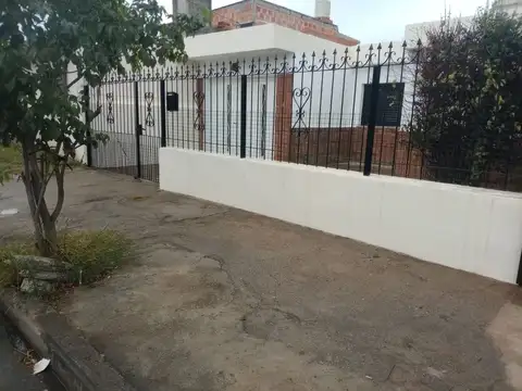 Casa 2 ambientes con 1 baño