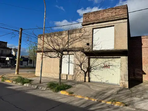 A Refaccionar Casa – Ideal desarrollo comercial – Mixto Buenos Aires, Lobos