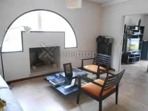 Casa en Venta con 4 cocheras