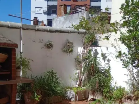 Depto Tipo Casa en Venta 50 años