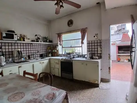 Alvarez Thomas 1200, Piso 1