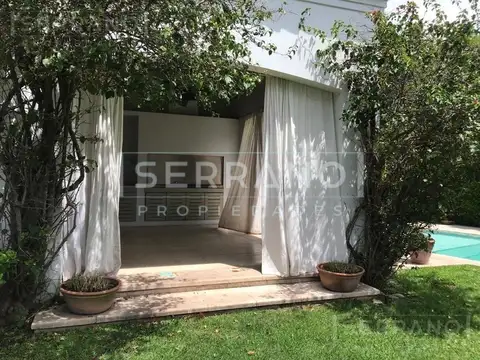 Casa 5 ambientes con 4 baños