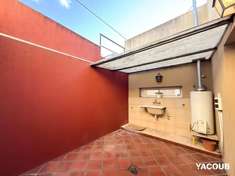 Casa 5 ambientes con 2 baños