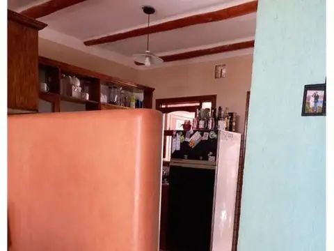 Casa 6 ambientes con 2 baños