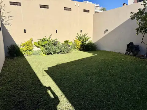 Depto Tipo Casa en Venta con 1 cocheras