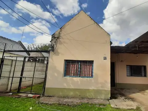 TERRENO EN VENTA CON CONSTRUCCION A REFACCIONAR