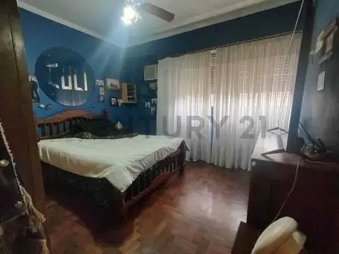 Casa 7 ambientes con 1 baño