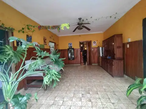 Venta | Casa 3 dormitorios con patio, terraza y cochera en Echesortu.