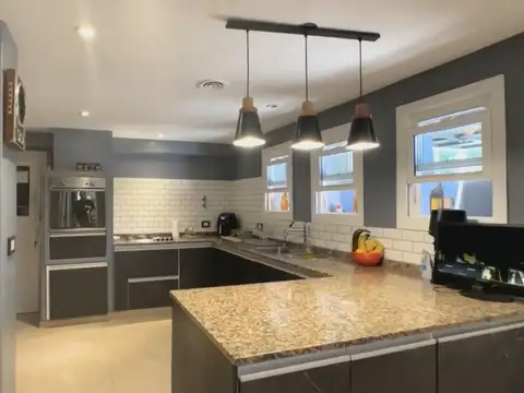 Casa en Alquiler Temporal con 2 cocheras