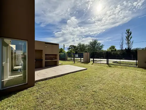 VENTA · DUPLEX · DOS DORMITORIOS · JARDÍN · PARRILLERO · TIERRA DE SUEÑOS II