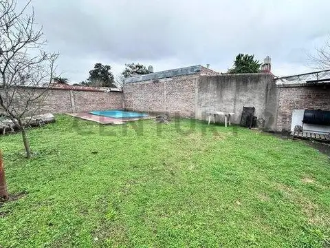VENTA CASA 4 AMBIENTES EN VILLA DE MAYO