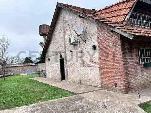 Casa en Venta con 3 cocheras
