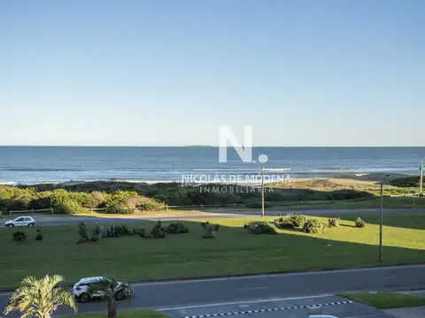 Departamento en venta frente al mar. Torre Lobos, Playa Brava, 3 dormitorios.