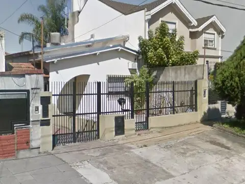 Casa 3 ambientes con galpon a refaccionar en Jose León Suarez