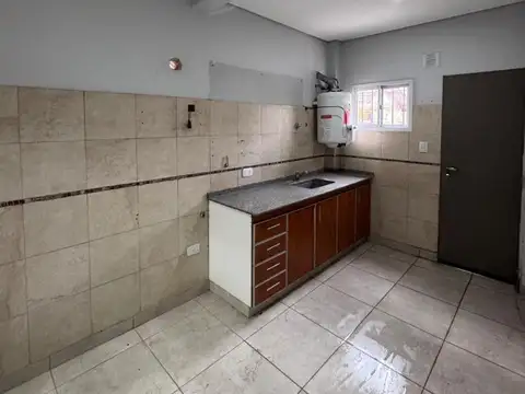 CASA 3 AMBIENTES CON LOCAL EN MERLO