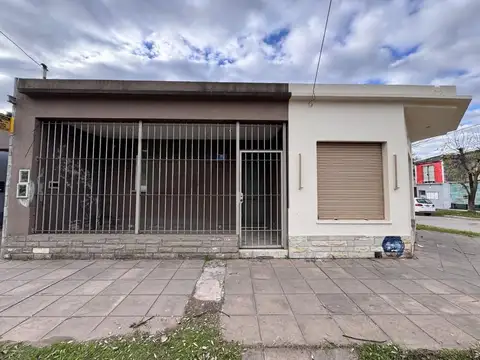 CASA 3 AMBIENTES CON LOCAL EN MERLO