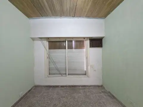 VENTA CASA 4amb C DEPOSITO MERLO CENTRO A RECICLAR