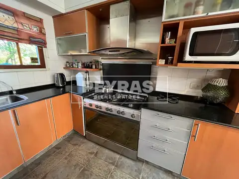 Casa 5 ambientes con 4 baños