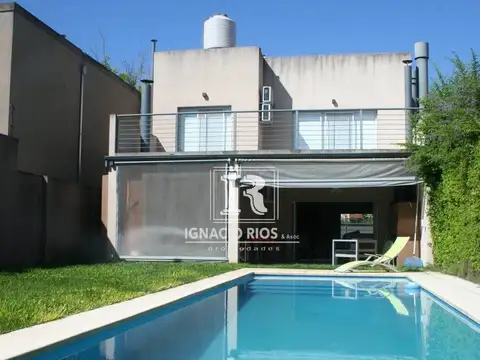 Casa en Venta con 4 cocheras