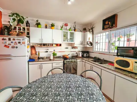 Depto Tipo Casa 4 ambientes con 2 baños