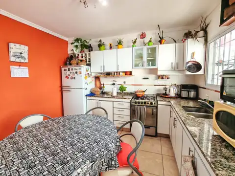 Depto Tipo Casa en Venta con 1 cocheras